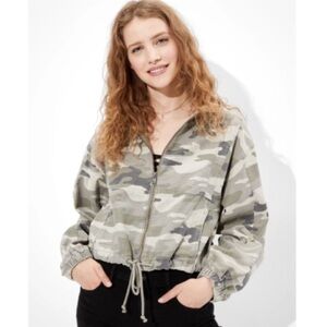 American eagle camo crop jacket Sz Small